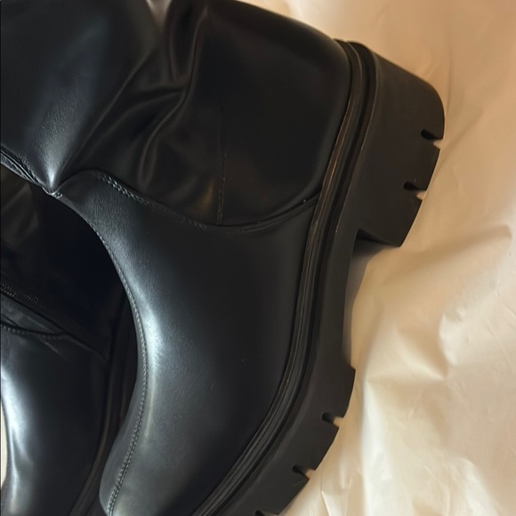 Vivianly Black Heeled Boots - Picture 2 of 9